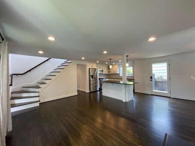 Building Photo - 4Bd/2.5Ba Seattle House
