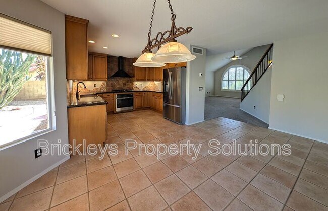 Building Photo - 2340 W Myrtle Dr