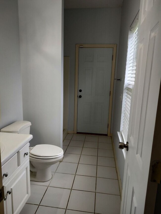 Building Photo - Beautiful Home w/Inground Pool in Peaceful Lynn Haven! *Pool Service Included!* *1/2 OFF 1st Mont...