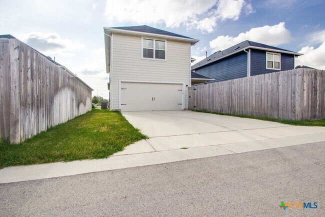 Building Photo - 324 Kenai Dr