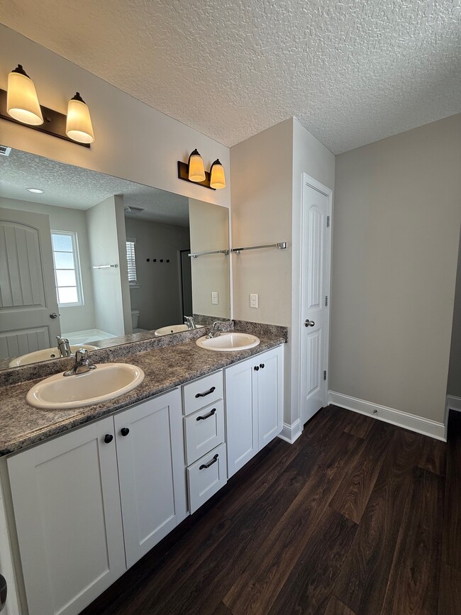 Building Photo - 1217-1217 Cypress Fall Cir