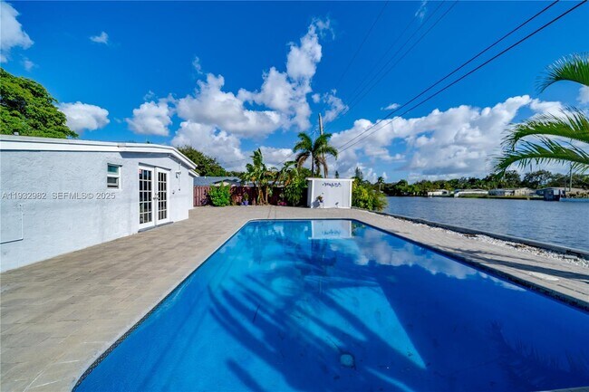 Building Photo - 5900 N Farragut Dr