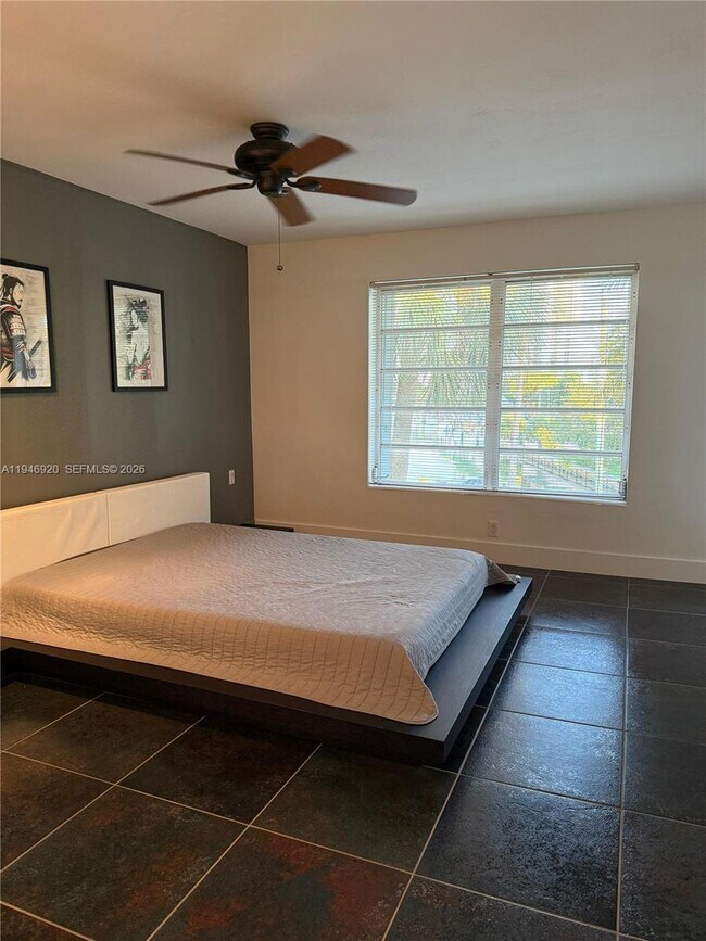 Building Photo - 1631 NE 114th St