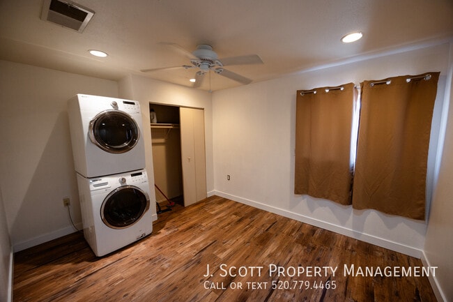 Building Photo - 3508 E Gelding Dr