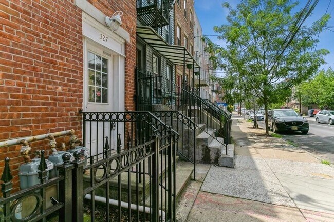 Building Photo - 327 5th St