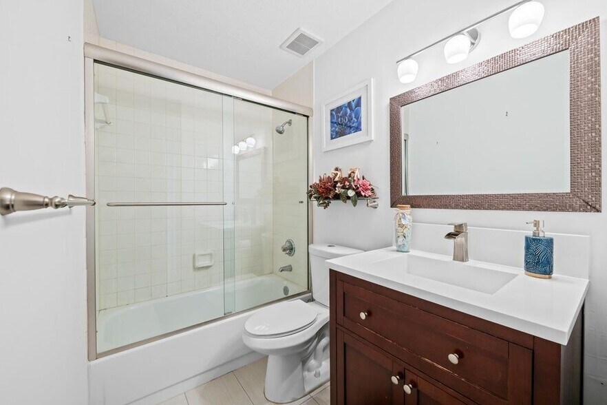 Building Photo - 219 NE 17th Ave