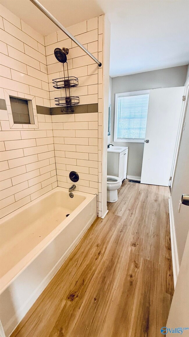 Building Photo - 2004 Chambers Dr NE