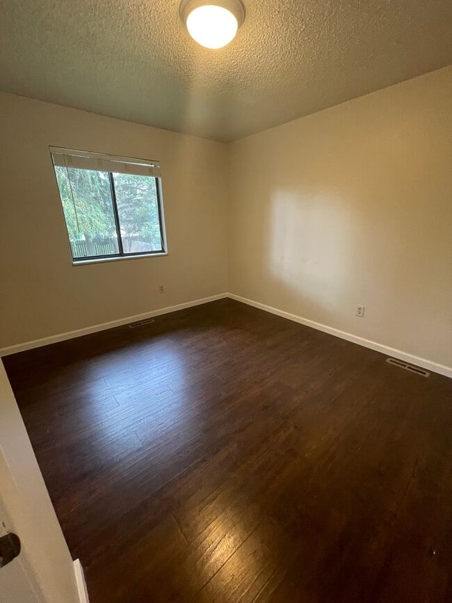 Building Photo - Centaur Village 3 Bedroom/2 Bath Newly Upd...