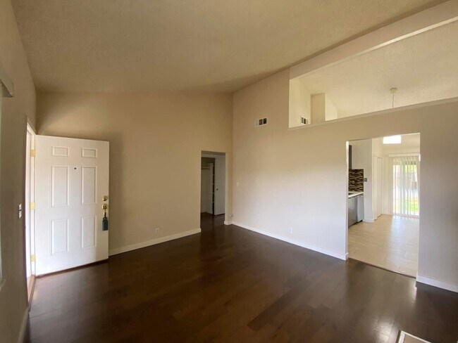 Living Room - 2821 Pepper Oaks Dr