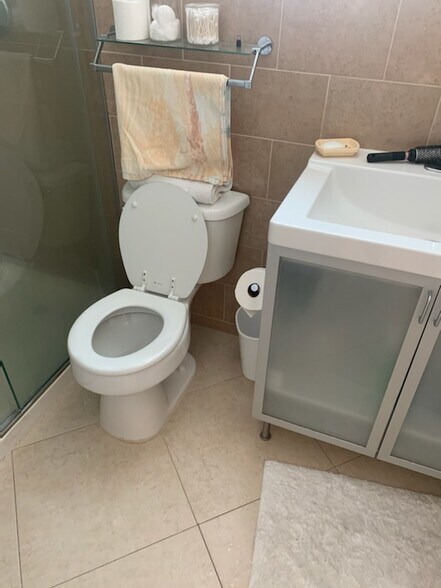 Building Photo - 1320 Miami Rd