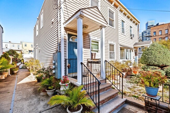 Building Photo - 11 Jones Pl