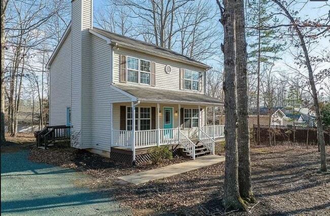 Building Photo - 4 Bdrm / 2.5 Bath Beautiful Lake Home at Central Virginia's largest Community