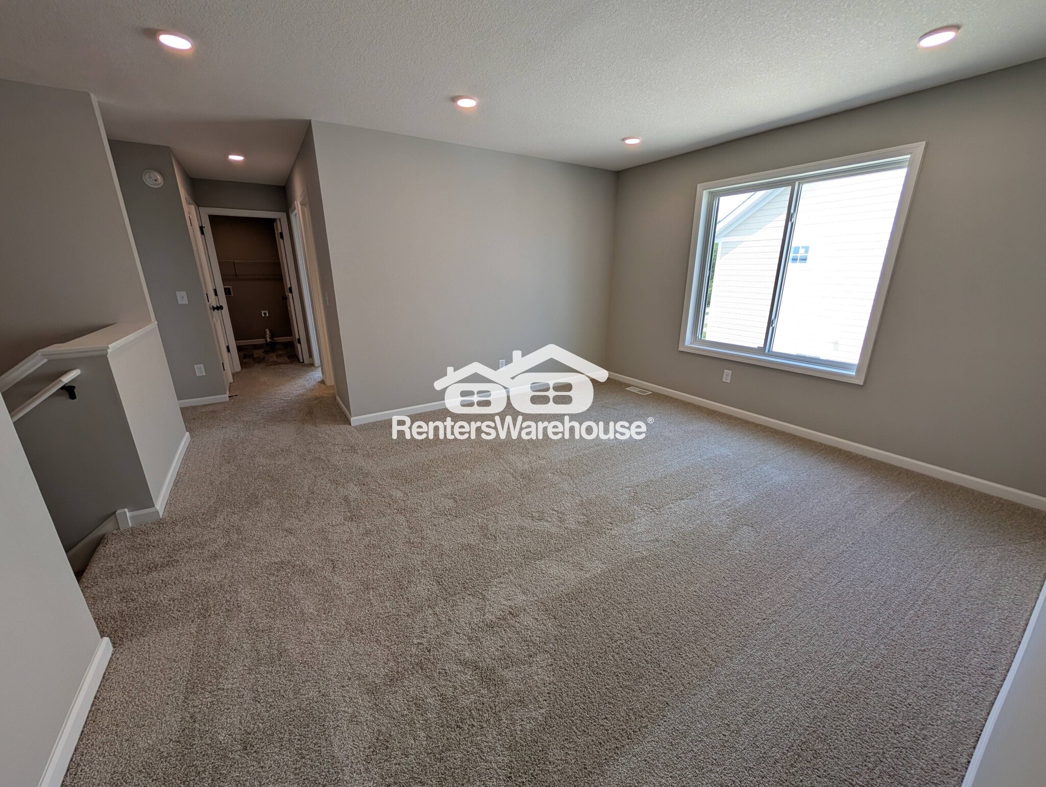 Building Photo - 10341 Shadyview Ln N