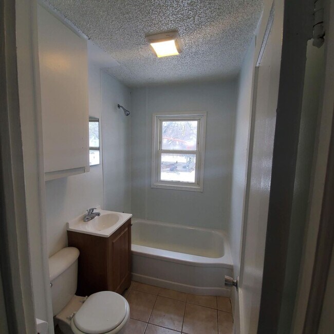 Building Photo - Charming 4-Bedroom Home Near Downtown & Kellogg