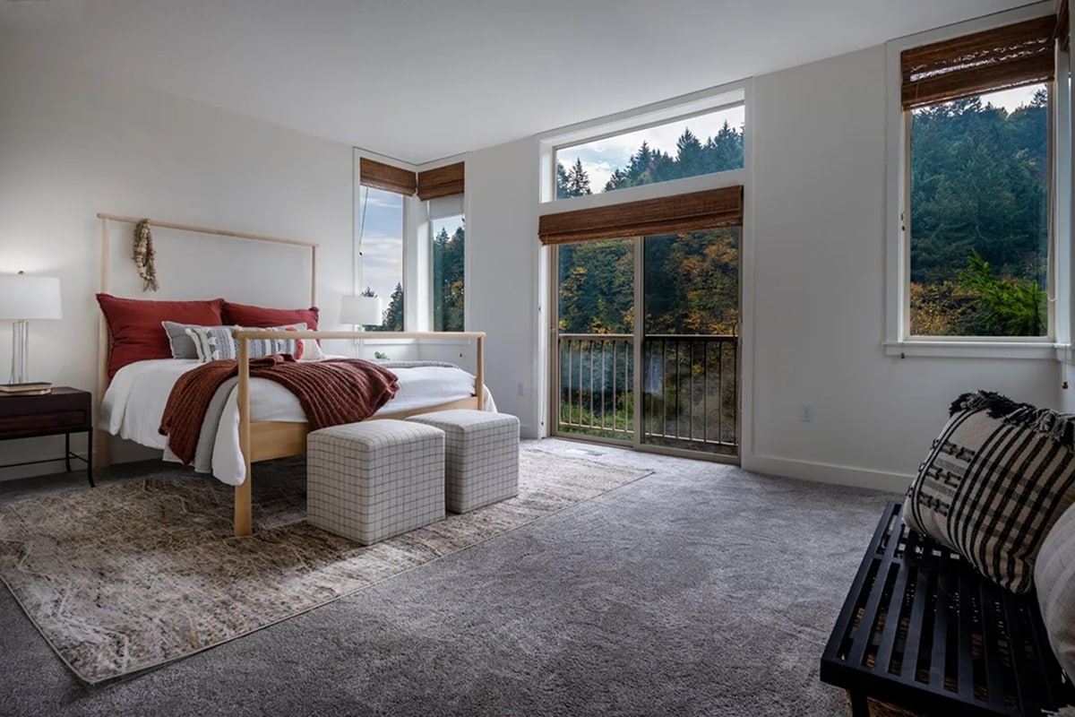 Building Photo - 852 SW Broadway Dr