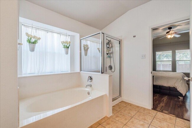 Building Photo - 2532 Ericanna Ln