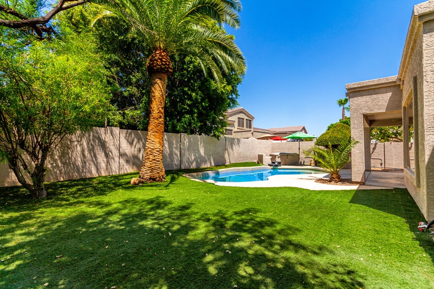 Building Photo - 6804 W Lone Cactus Dr