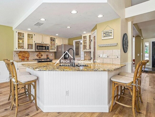 Building Photo - Updated 4bd/2ba Folsom Home with 3 Car Gar...