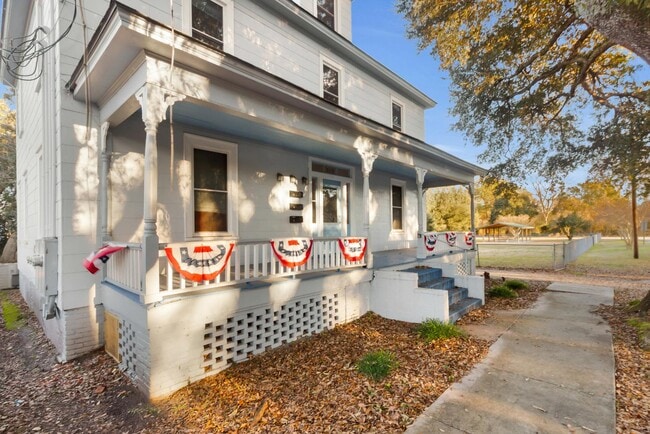 Building Photo - 1110 N Pasteur St