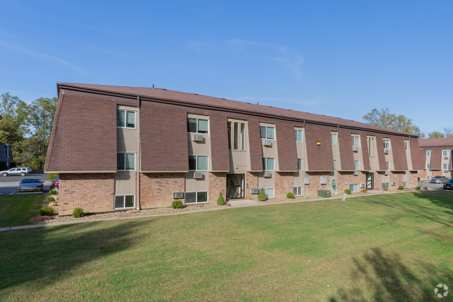 Primary Photo - Forest Ridge Apartments