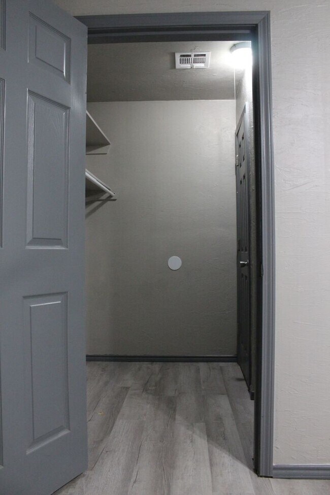 Building Photo - Spacious House for Rent in the Heart of Tu...