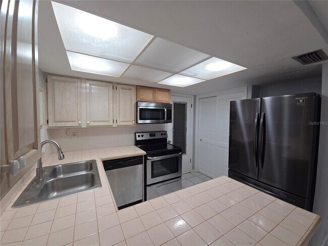 Building Photo - 3619 Springfield Dr