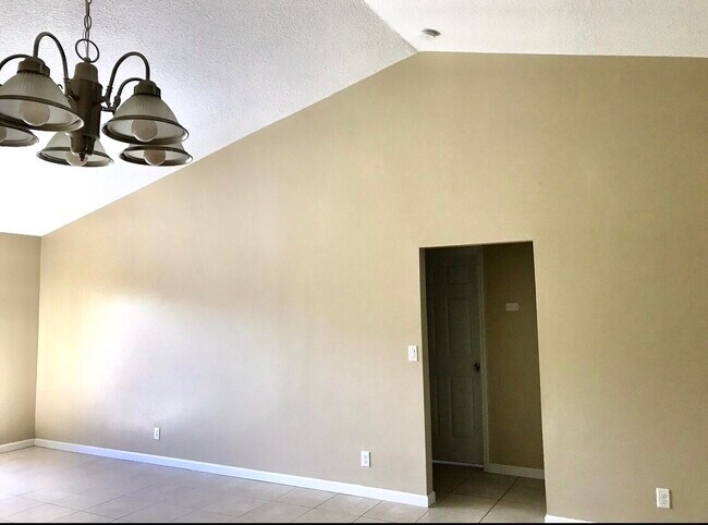 Building Photo - 4613 Myla Ln