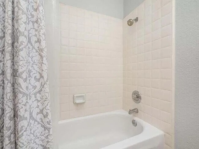 Building Photo - 178 N Magnolia Ave