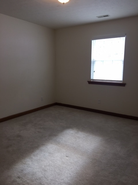 Building Photo - Four Bedroom Two and half bath brick home in Teays Valley