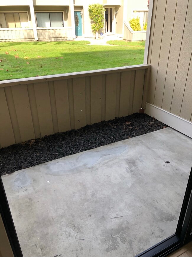 Building Photo - 818 Juno Ln