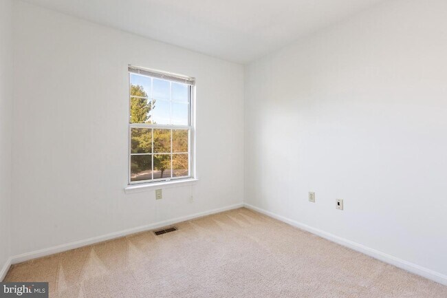 Building Photo - 18221 Fox Chase Cir