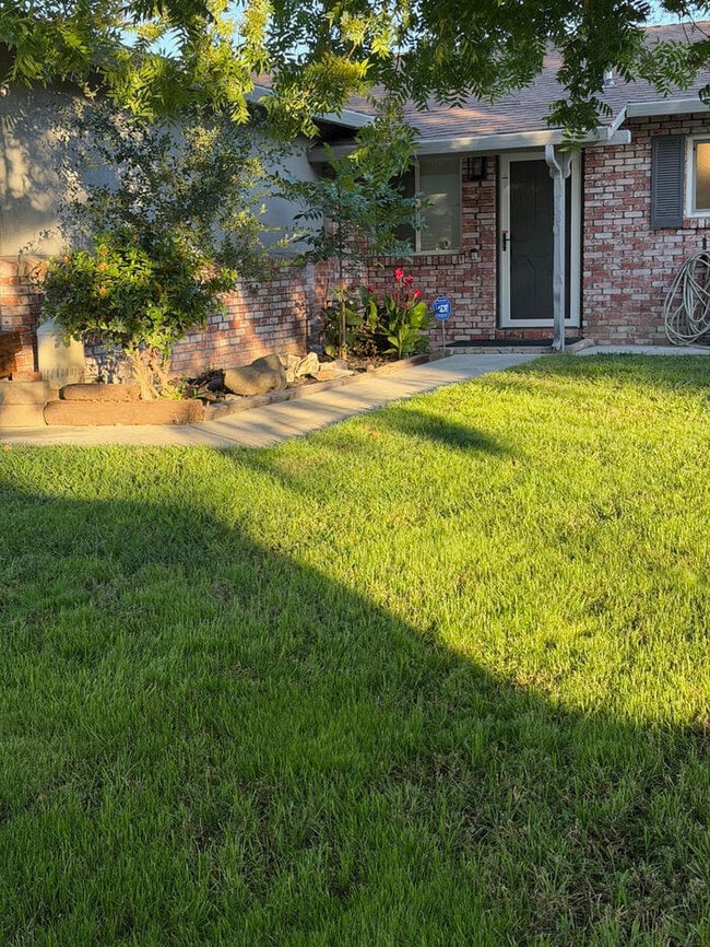 Building Photo - Stockton 3 Bedroom 2 Bathroom Home Solar Power