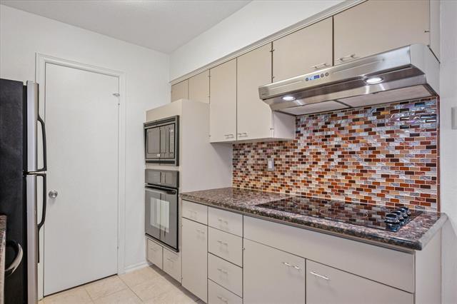 Building Photo - 11400 Park Central Pl