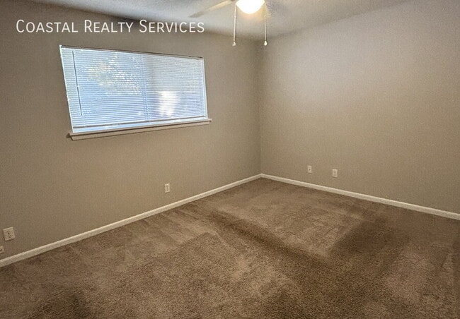 Building Photo - 322 Pelham Rd