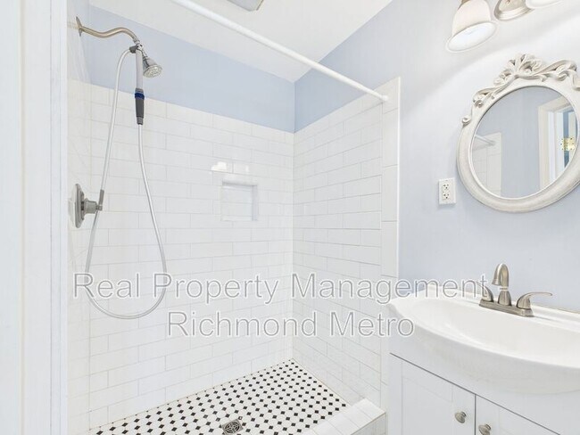 Building Photo - 2306 Kent St