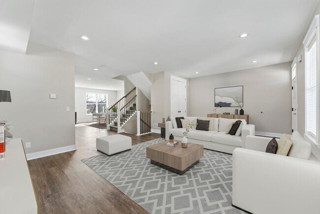 Building Photo - $1,000 MOVE-IN CREDIT!