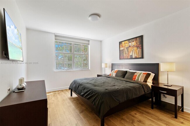 Building Photo - 19999 E Country Club Dr