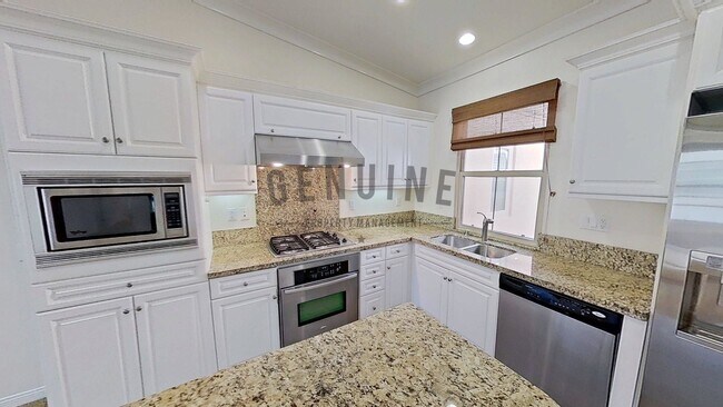 Building Photo - Beautiful Two-Level 2Bd 2Ba Condo in Irvine