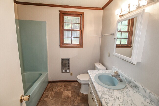 Building Photo - 6228 Rocky Ford Rd