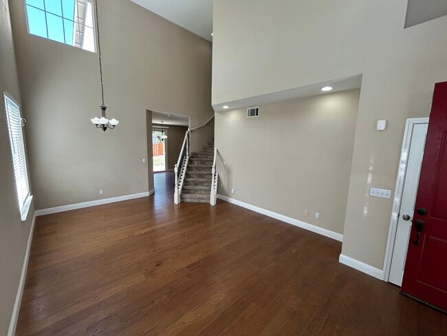 Building Photo - Beautiful Hidden Lake 3 Bed 3 Bath Home