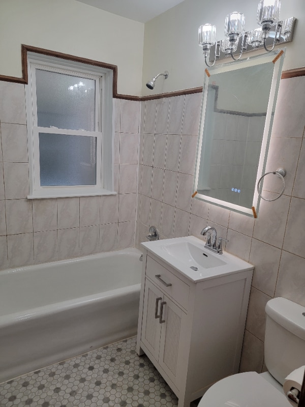 Building Photo - 4830 W Oakdale Ave