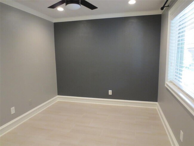 Building Photo - 8214 Split Oak Dr