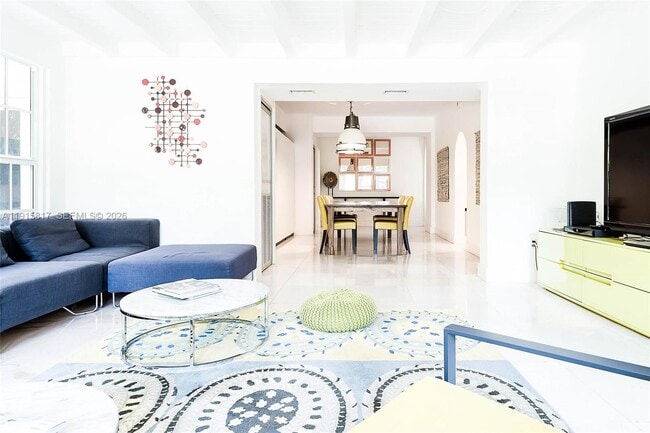 Building Photo - 5835 La Gorce Dr