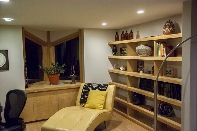 Building Photo - 1940 S Badour Rd