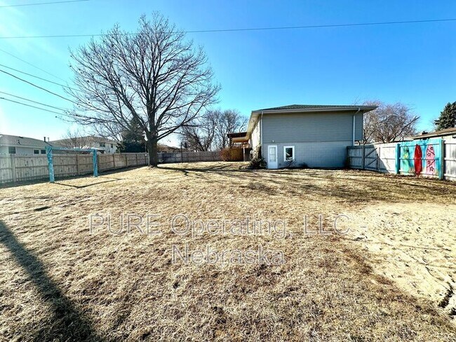 Building Photo - 20215 Pinkney St