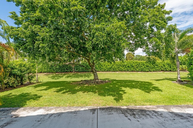 Building Photo - 7803 NW 70th Ave