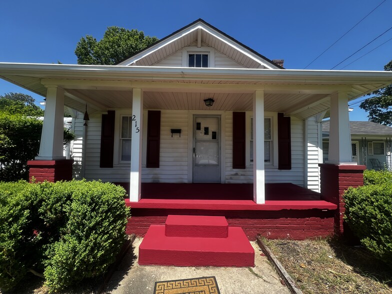Primary Photo - 215 Foster St