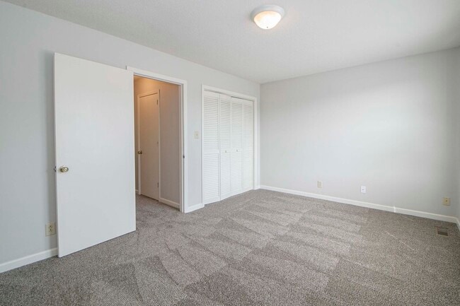 Building Photo - 814-A Golfview Pl