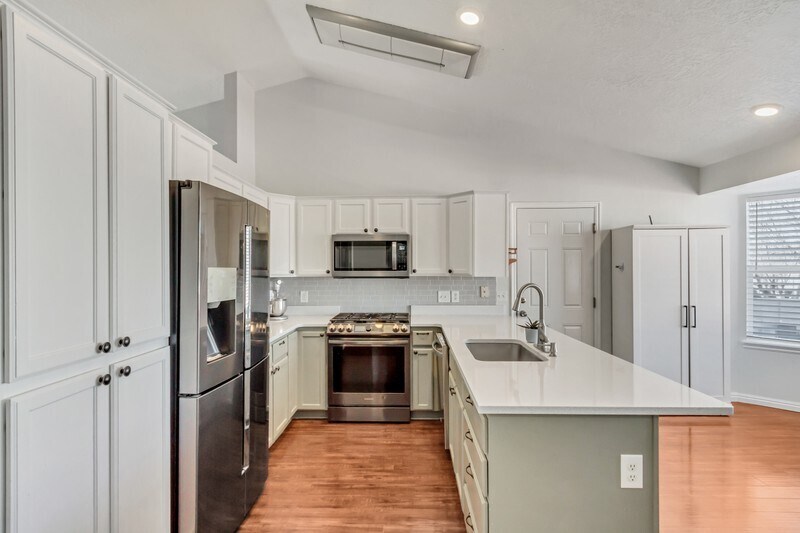 Building Photo - 5943 Genoa Ln