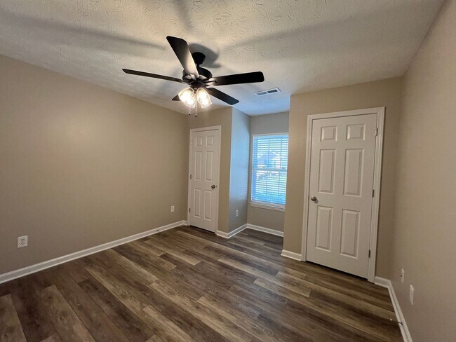 Building Photo - Super Cute 3/2 in Sevierville Close to everything!